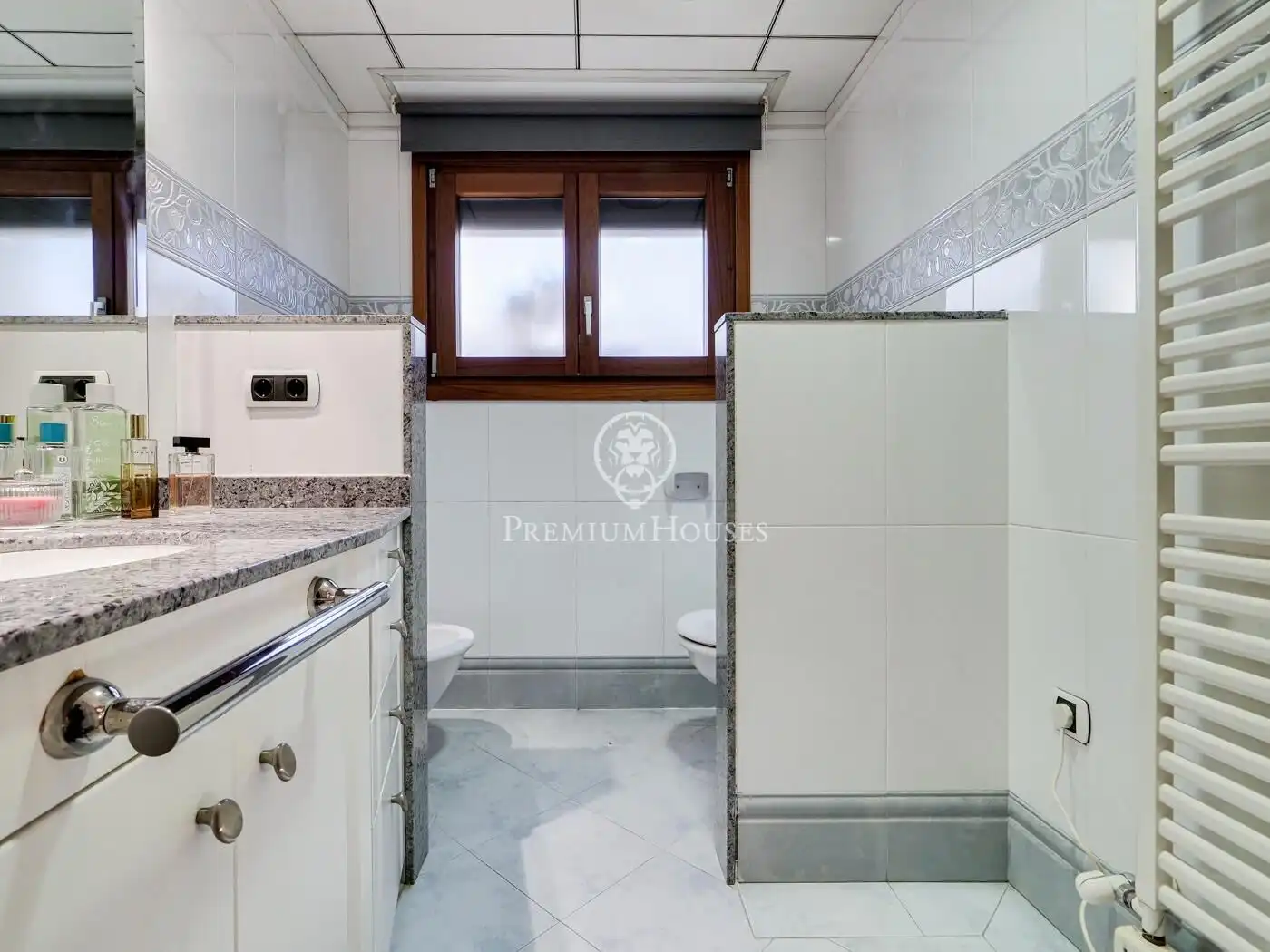 Bathroom of Houses for sale in Olesa de Montserrat  with Air Conditioner, Private garden and Terrace
