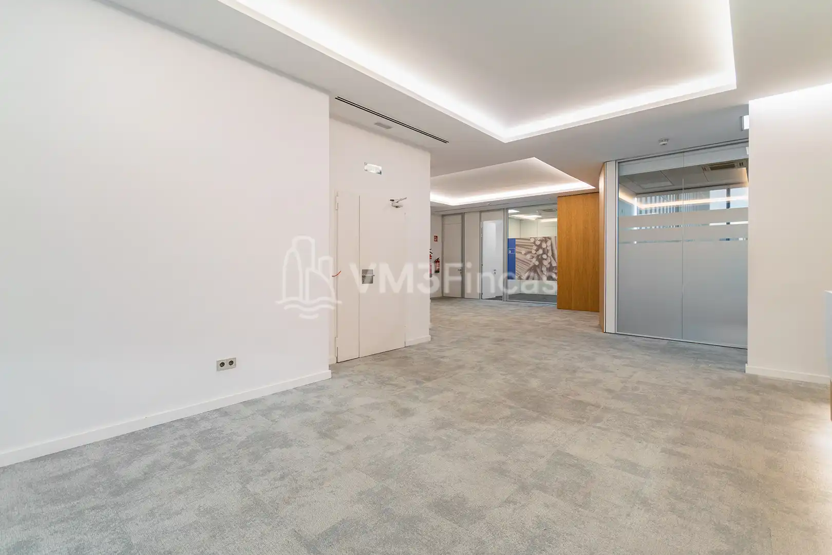 Büro zur Miete in El Prat de Llobregat mit Klimaanlage, Heizung und Terrasse