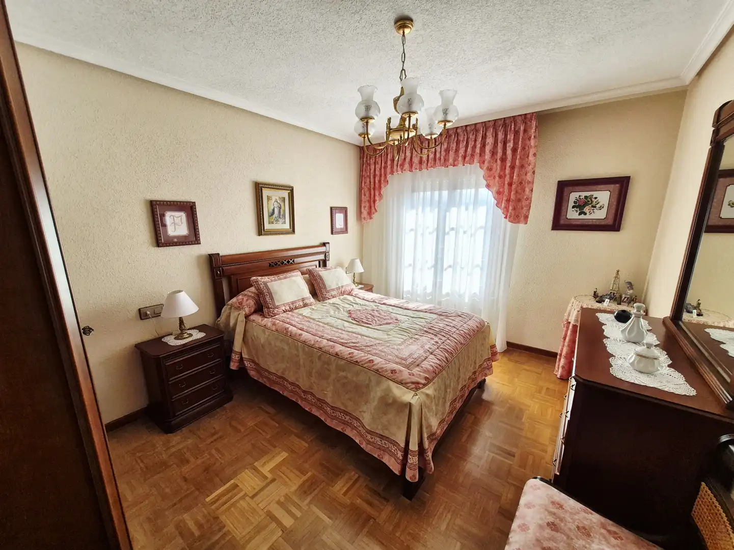 Habitación de Piso en venta en Avilés con Calefacción, Parquet y Trastero
