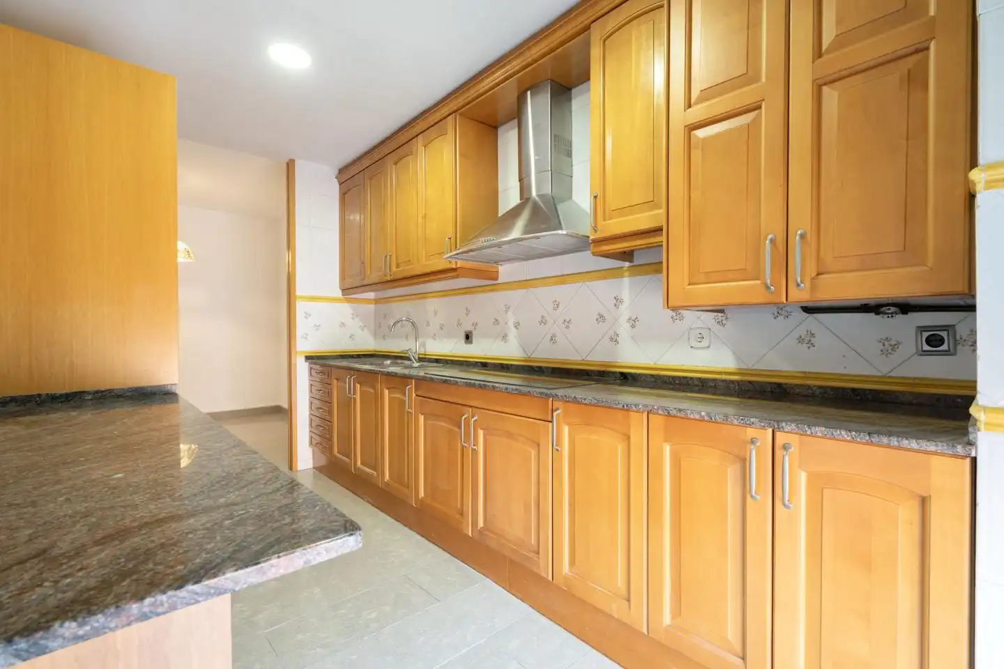 Küche von Maisonette zum Verkauf in Santa Coloma de Gramenet
