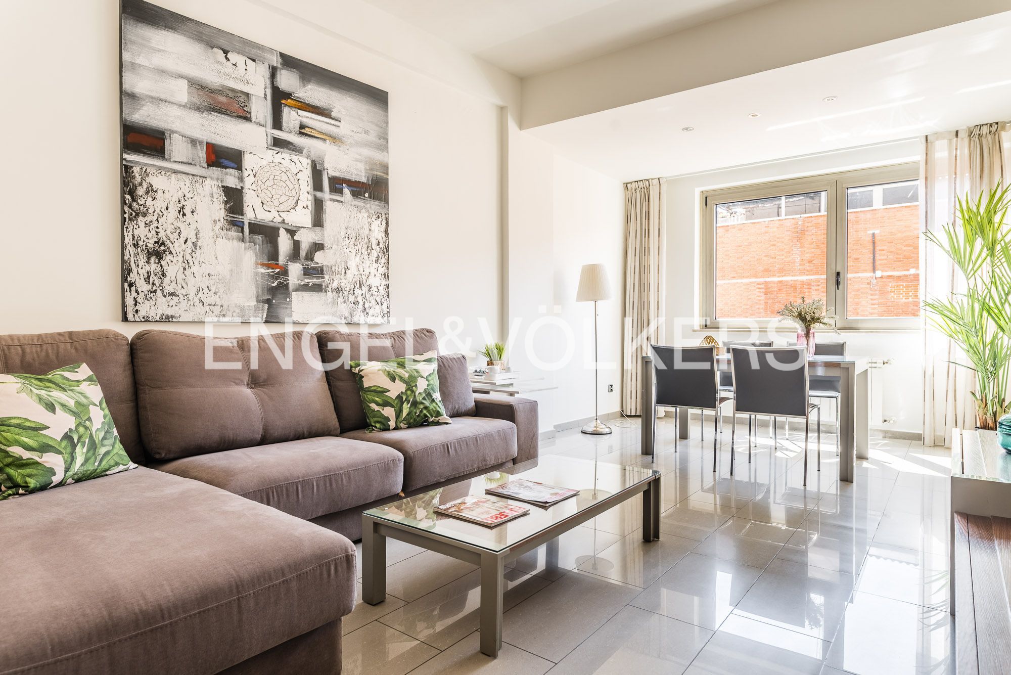 Sala d'estar de Apartament de lloguer en  Madrid Capital amb Aire condicionat, Calefacció i Moblat