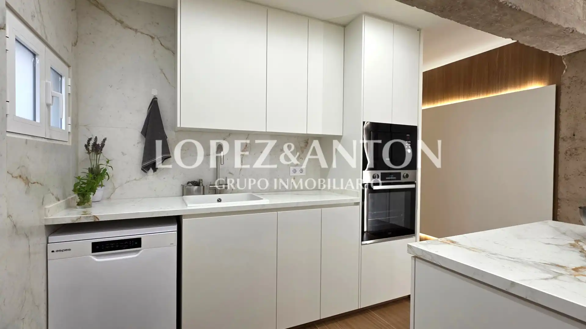 Kitchen of Flat for sale in L'Eliana  with Air Conditioner and Balcony