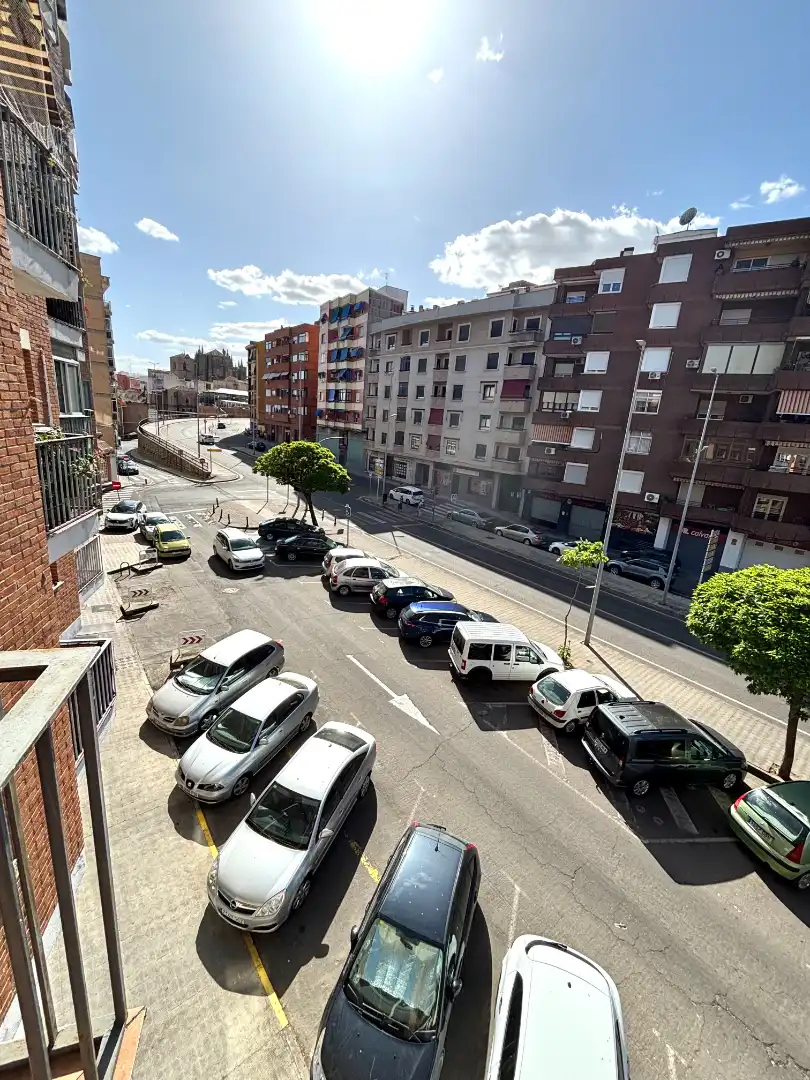 Parkplatz von Wohnung zum Verkauf in Plasencia mit Klimaanlage, Heizung und Parkett