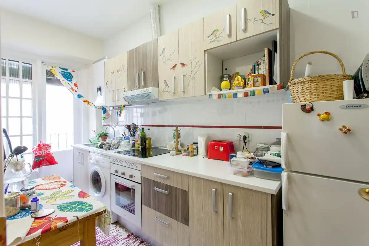 Cocina de Apartamento para compartir en Madrid con Calefacción, Amueblado y Internet