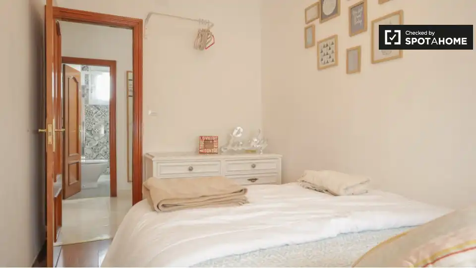 Bedroom of Flat for rent in Madrid  with Air Conditioner, Heating and Furnished