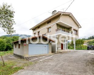 Außenansicht von Country house zum verkauf in Lemoa mit Terrasse