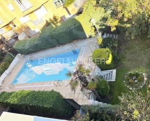 Piscina de Casa adosada en venda en  Madrid Capital amb Aire condicionat, Calefacció i Jardí privat