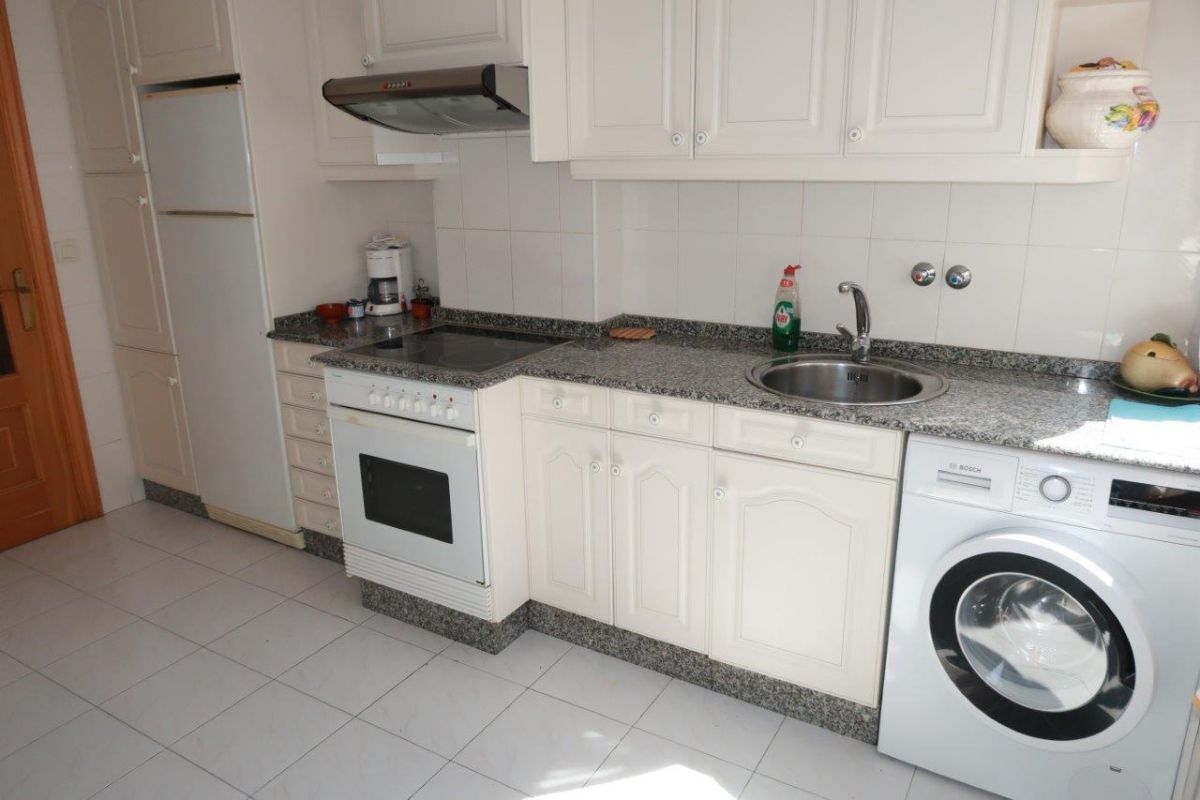 Cocina de Piso de alquiler en A Coruña Capital  con Calefacción, Parquet y Amueblado