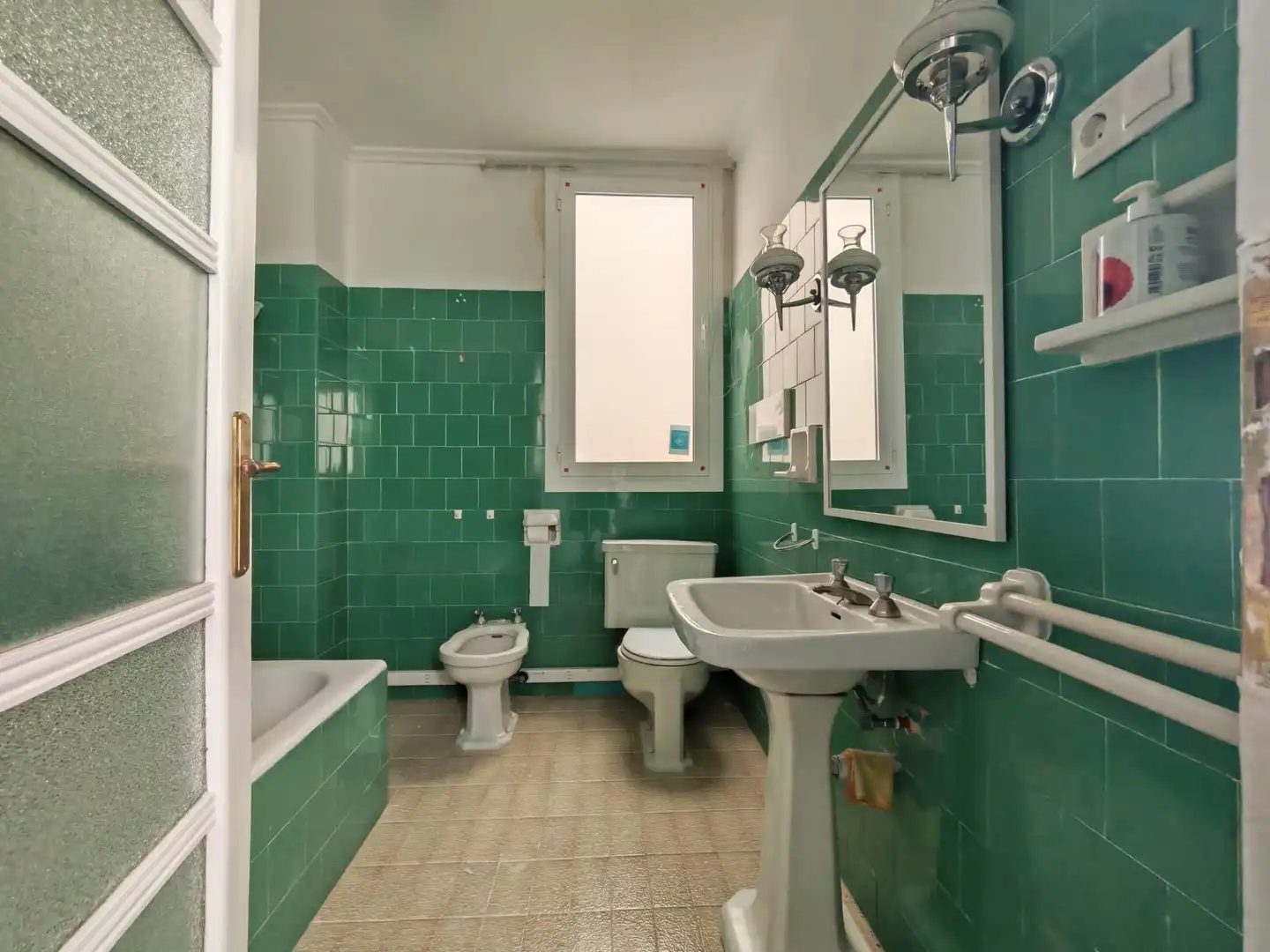 Baño de Oficina de alquiler en Valencia con Aire acondicionado