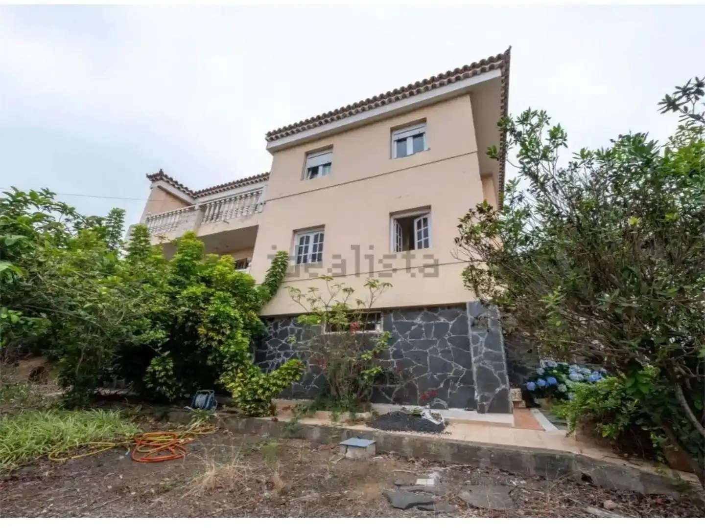 Vista exterior de Pis en venda en Arucas amb Jardí privat, Traster i Piscina