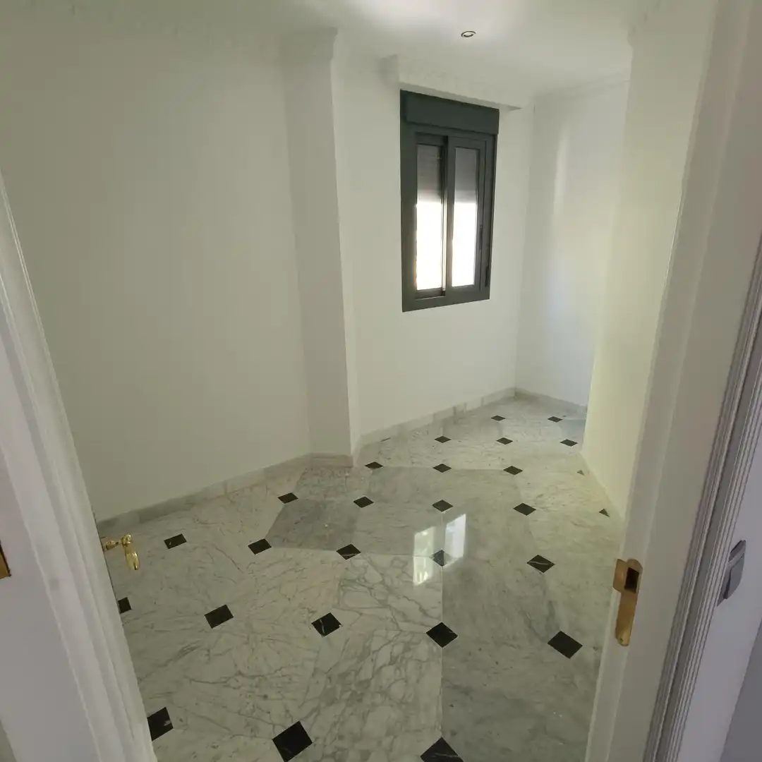Wohnung zur Miete in Sevilla mit Klimaanlage, Heizung und Privatgarten