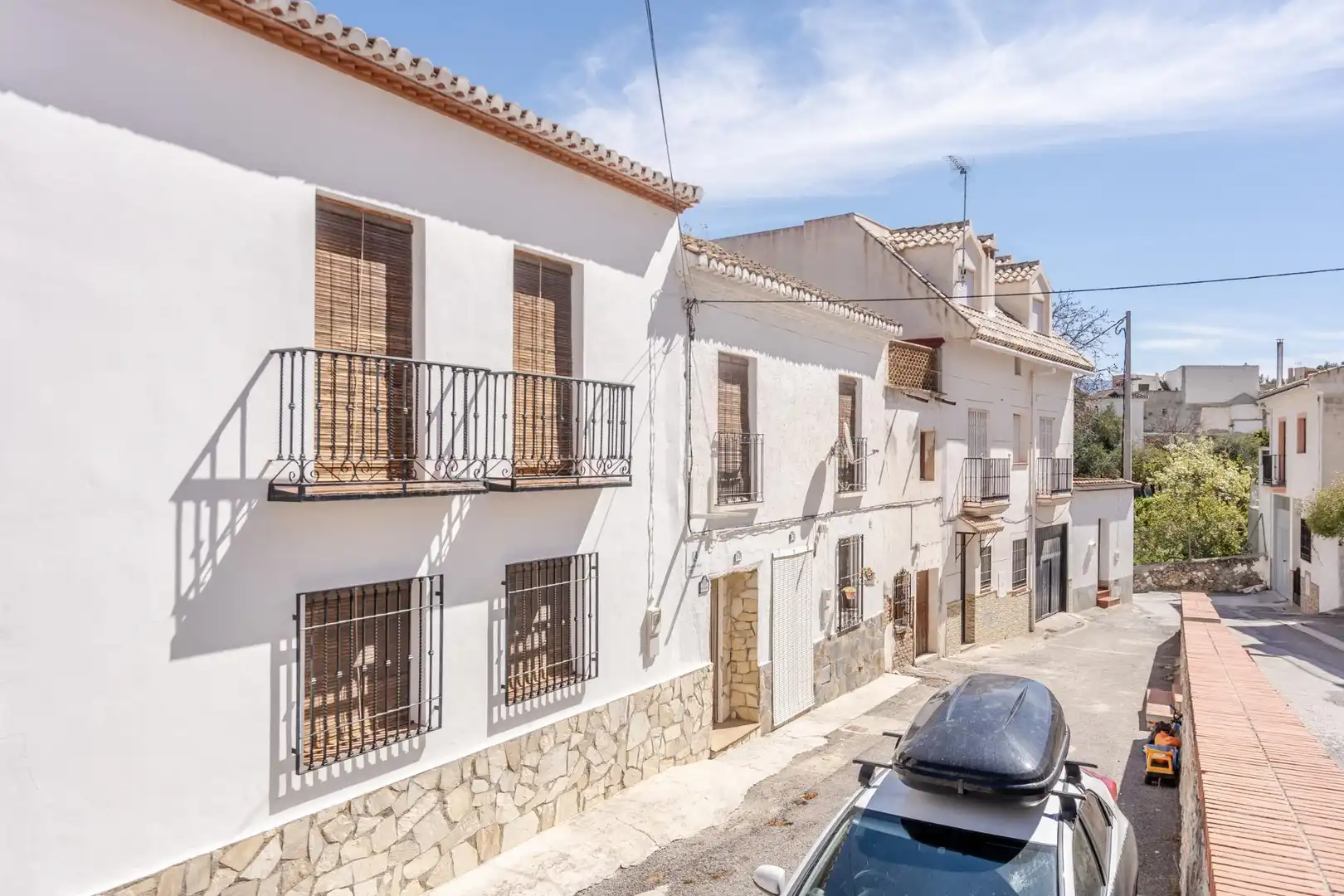 Vista exterior de Casa o xalet en venda en El Pinar amb Aire condicionat, Jardí privat i Terrassa