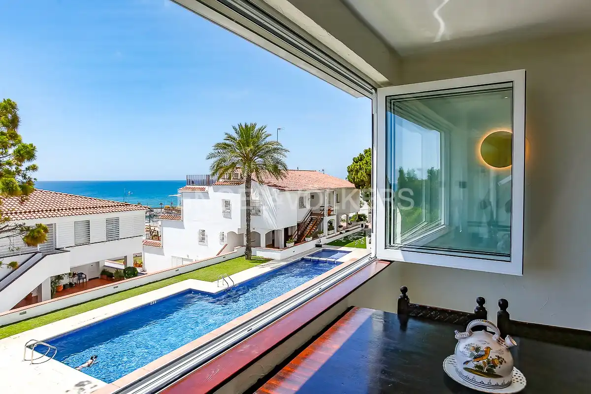 Außenansicht von Wohnung zur Miete in Sitges mit Klimaanlage, Heizung und Schwimmbad
