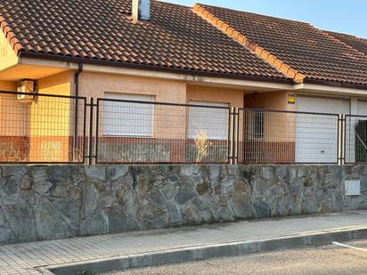 Exterior view of Single-family semi-detached for sale in Novés  with Air Conditioner and Terrace