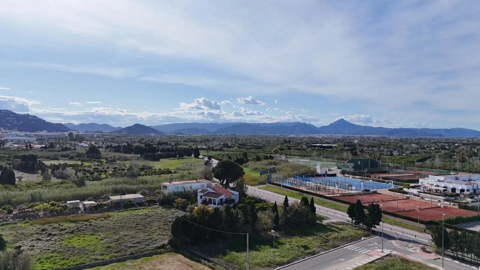 Casa o xalet en venda en Oliva amb Aire condicionat, Jardí privat i Terrassa