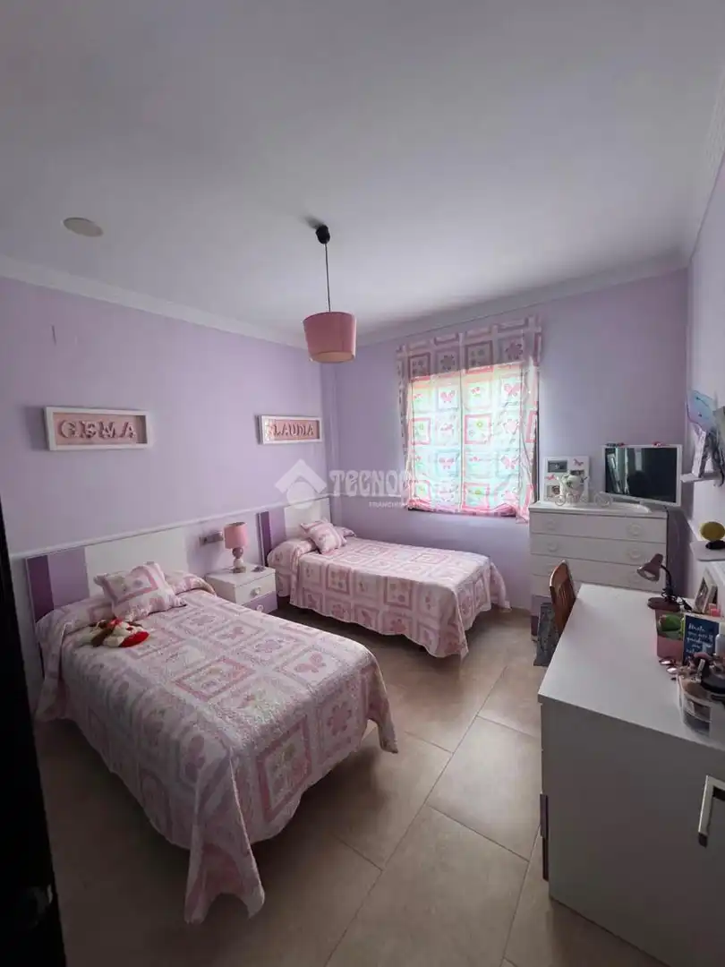 Dormitori de Casa adosada en venda en La Carlota amb Aire condicionat i Calefacció