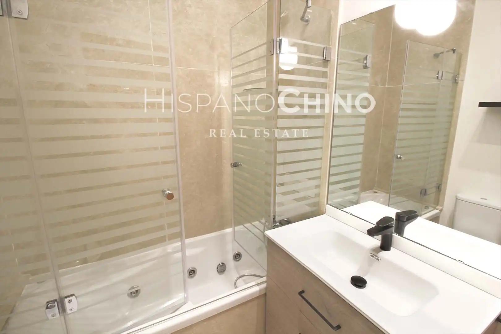 Bany de Apartament en venda en Valencia amb Aire condicionat, Calefacció i Forn
