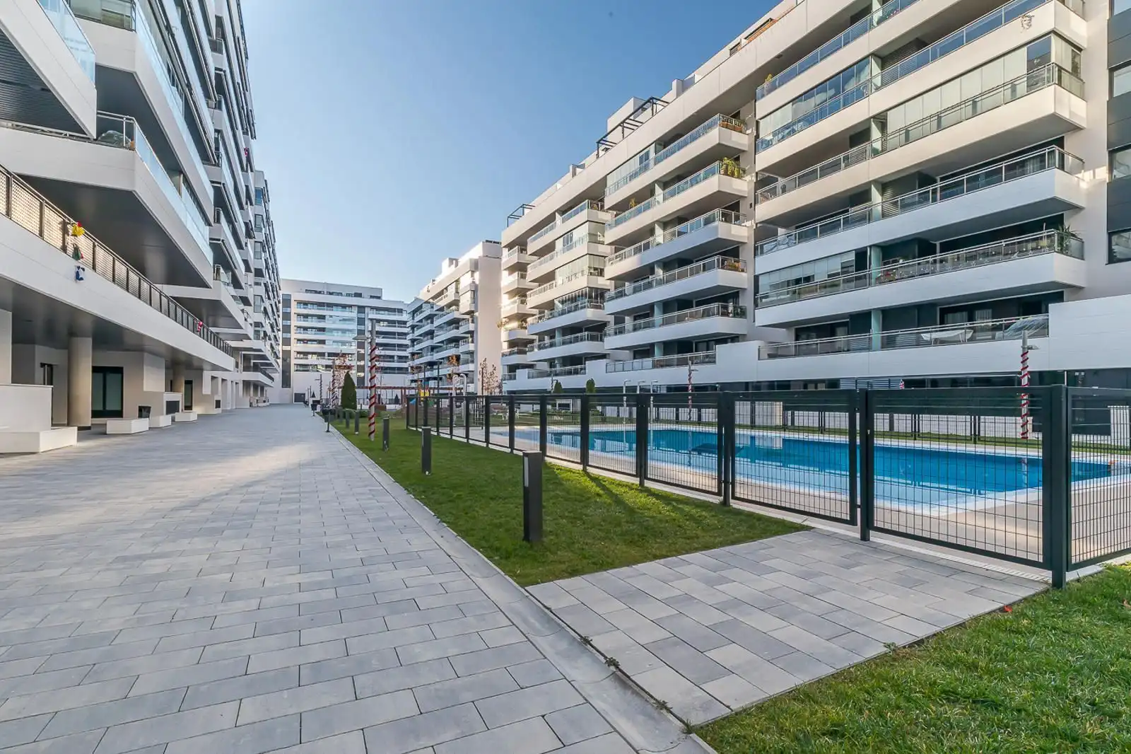 Vista exterior de Ático en venta en Rivas-Vaciamadrid con Terraza y Piscina comunitaria