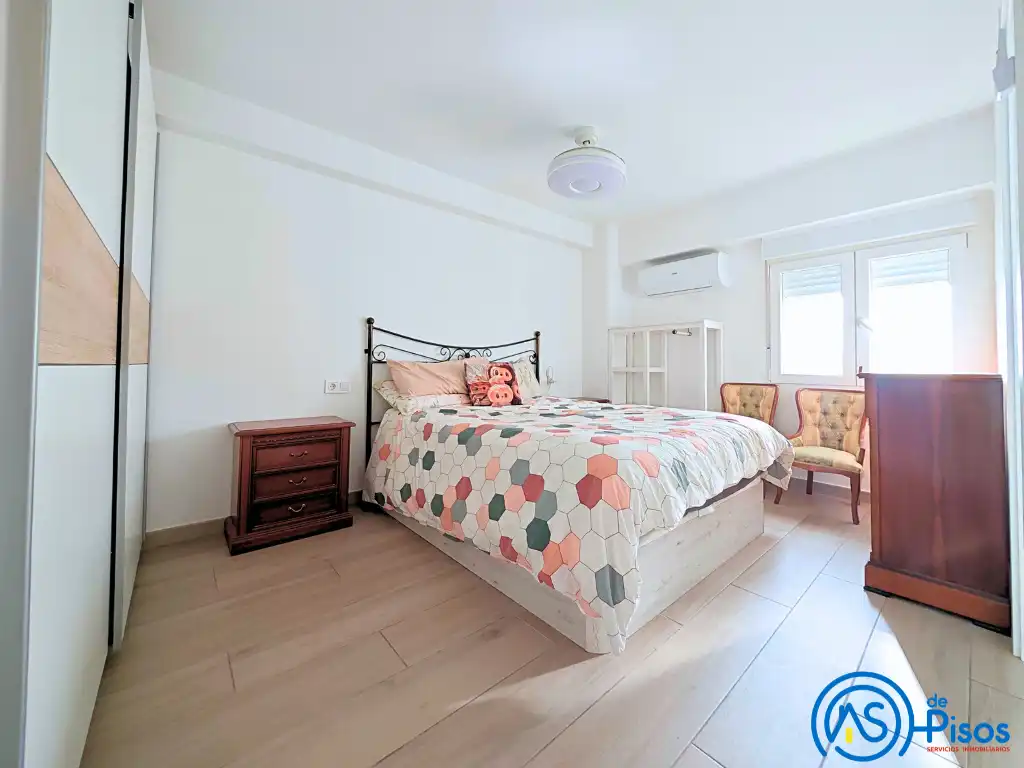 Bedroom of Flat for rent in Zaragoza  with Air Conditioner, Heating and Parquet flooring