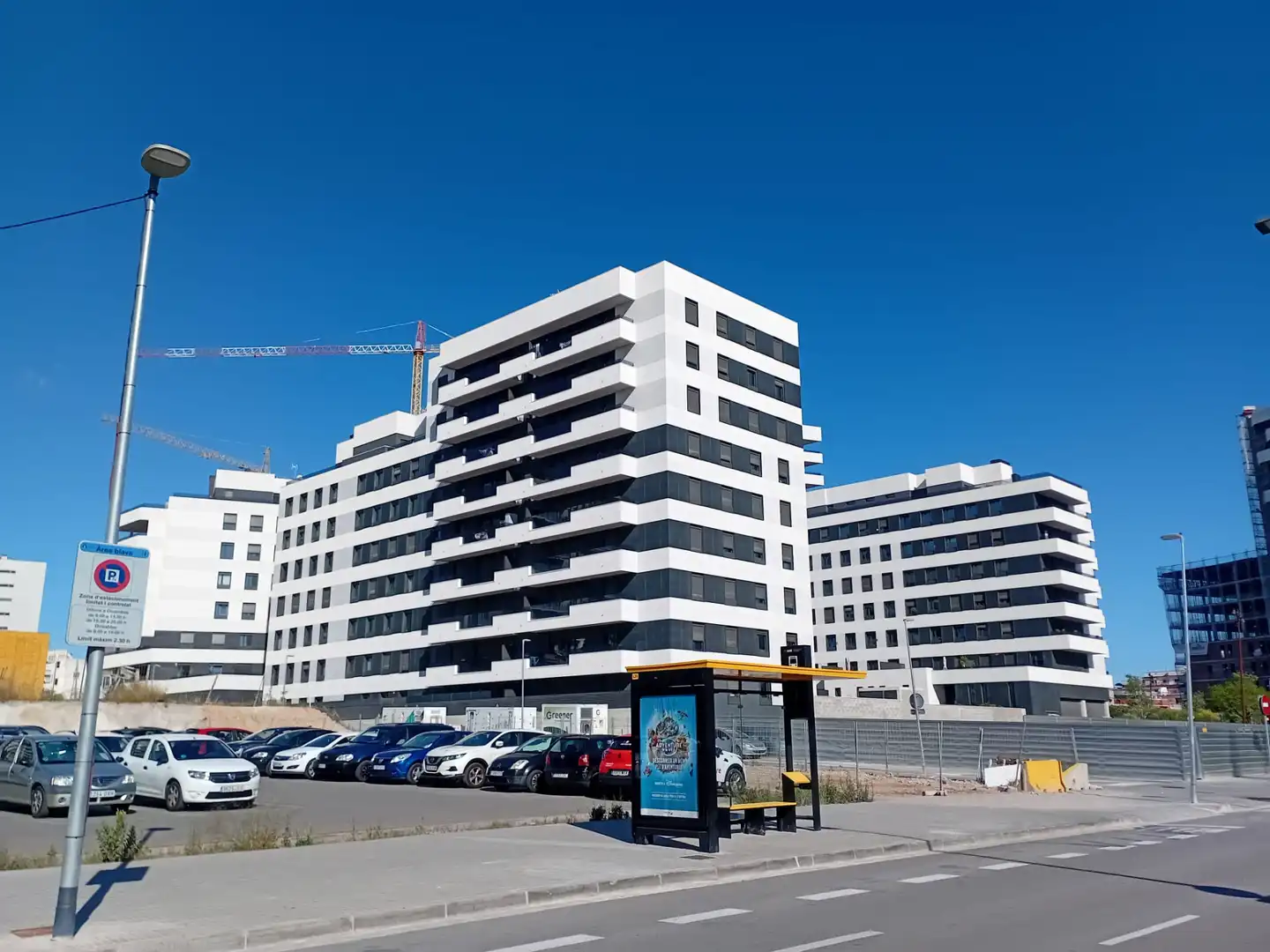 Exterior view of Commercial properties for sale in Esplugues de Llobregat