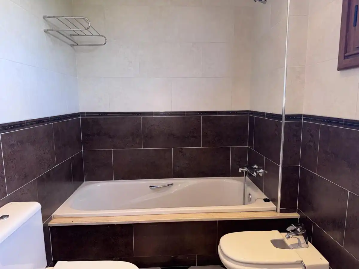 Bany de Casa o xalet en venda en Siero amb Calefacció, Jardí privat i Terrassa