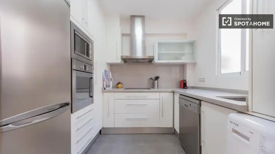 Cocina de Piso de alquiler en Valencia con Aire acondicionado, Calefacción y Amueblado