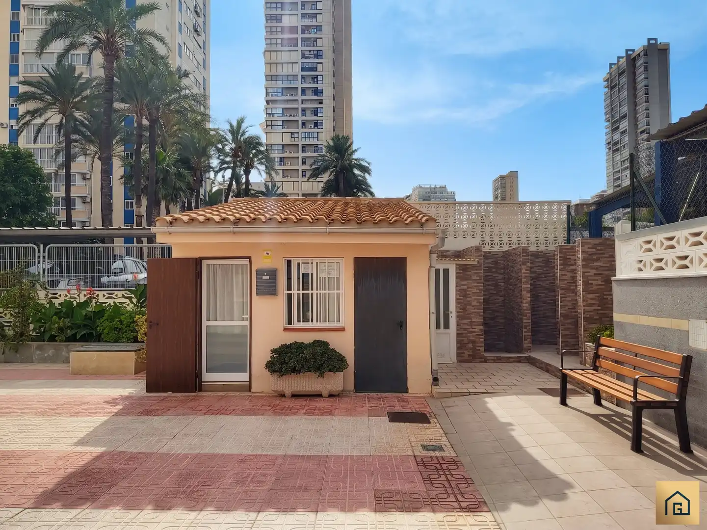 Vista exterior de Piso en venta en Benidorm con Terraza, Amueblado y Alarma