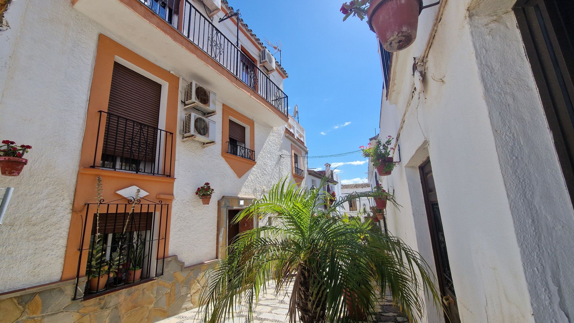 Vista exterior de Casa o chalet en venta en Estepona con Aire acondicionado y Terraza