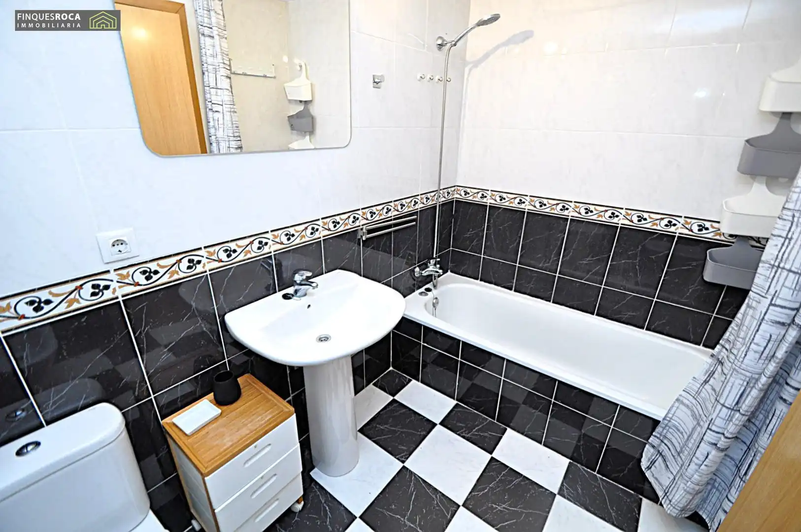 Baño de Apartamento en venta en La Ràpita con Amueblado