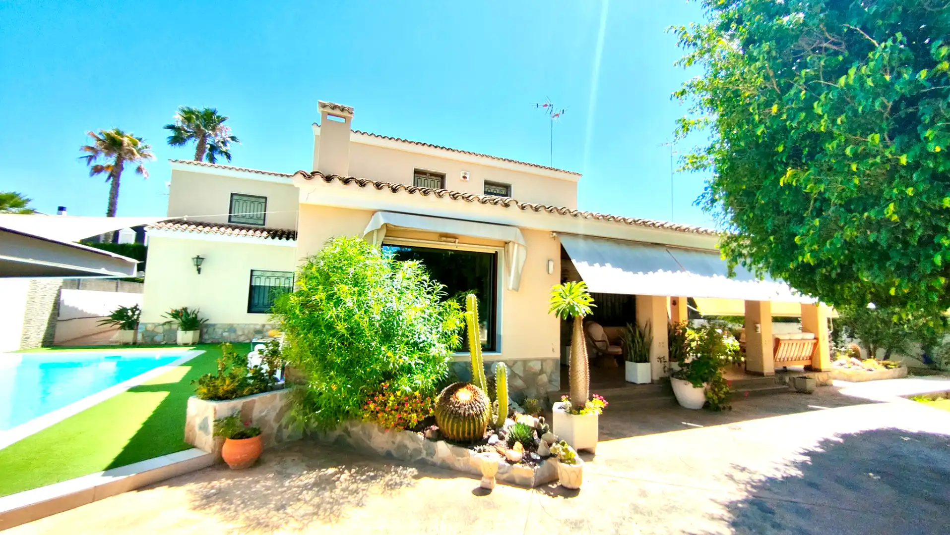 Jardí de Casa o xalet en venda en Elche / Elx amb Aire condicionat, Calefacció i Jardí privat