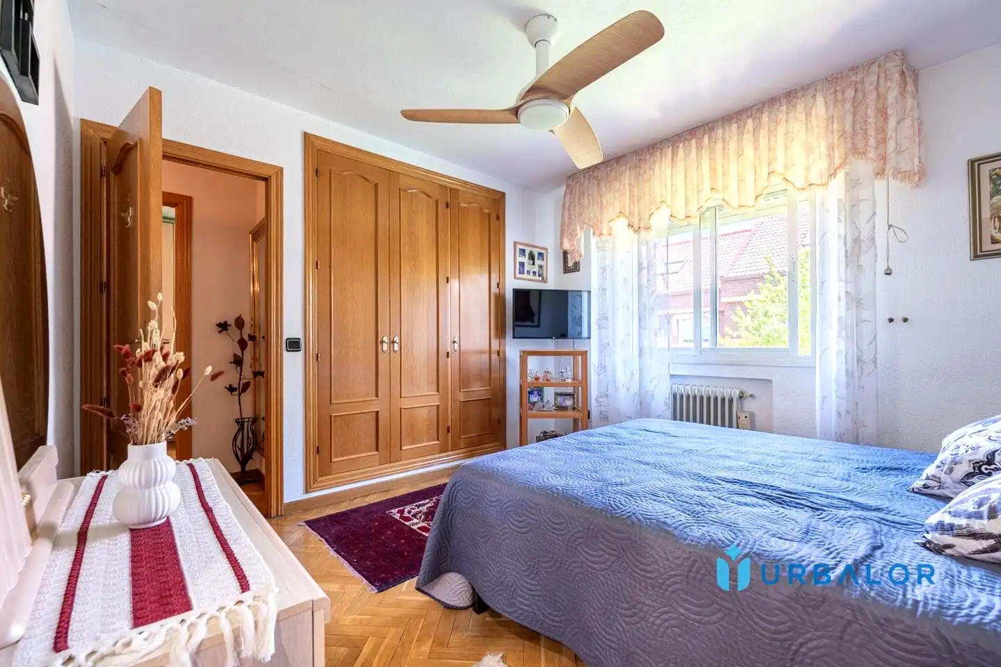Habitación de Casa adosada en venta en Alcorcón con Calefacción, Jardín privado y Parquet