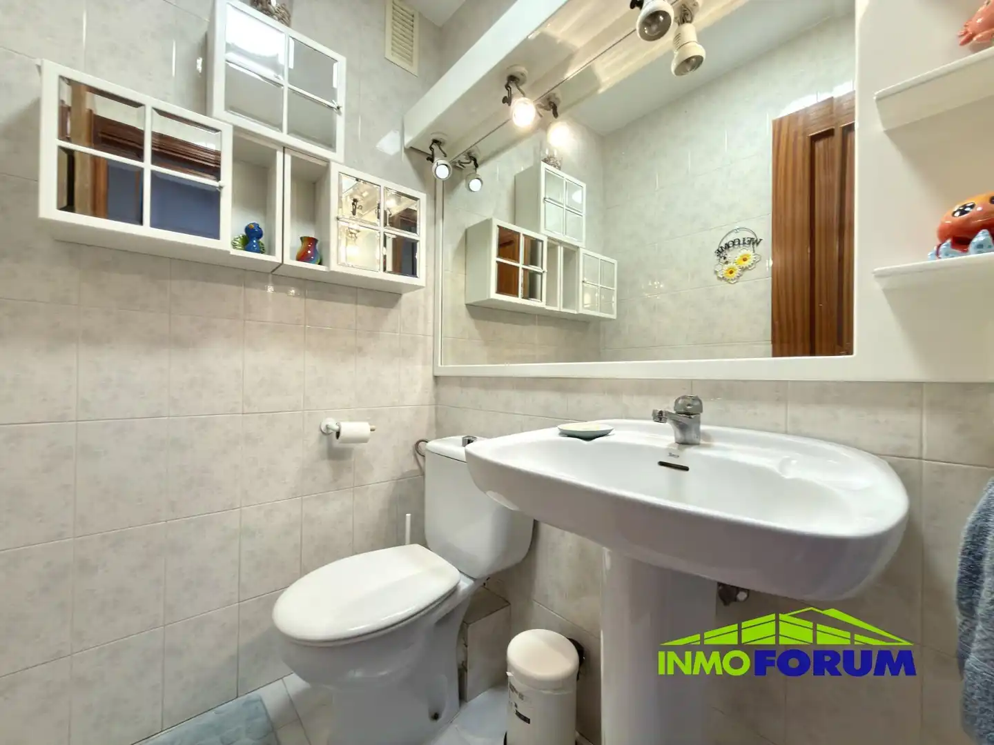 Baño de Piso en venta en A Coruña Capital  con Calefacción, Trastero y Amueblado