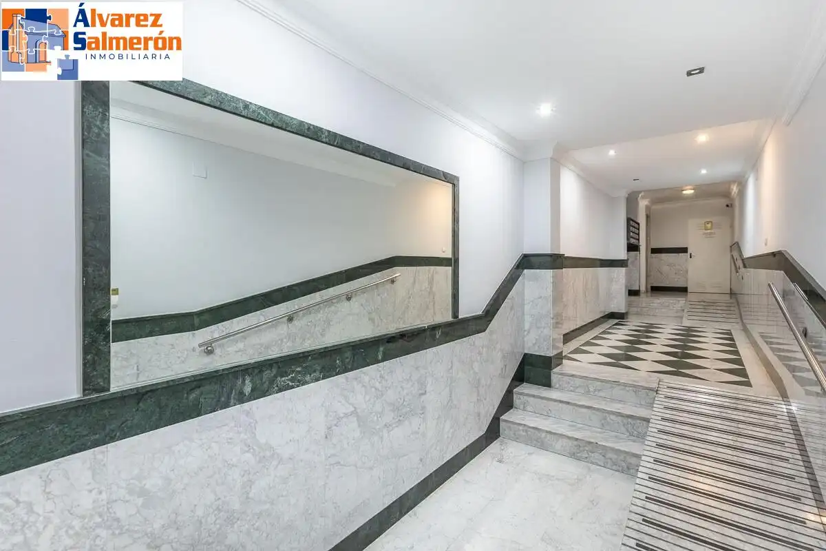 Flat for sale in Calle de las Caballerizas, Centro - Sagrario