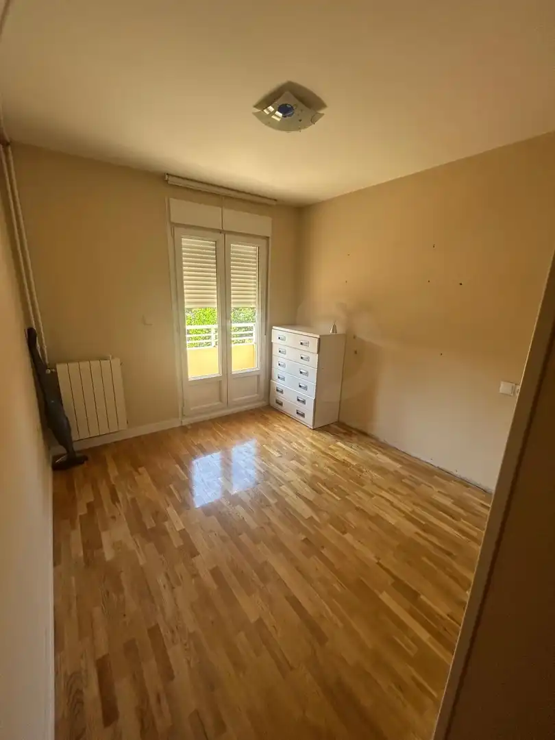 Dormitori de Casa adosada en venda en San Andrés del Rabanedo amb Calefacció i Terrassa