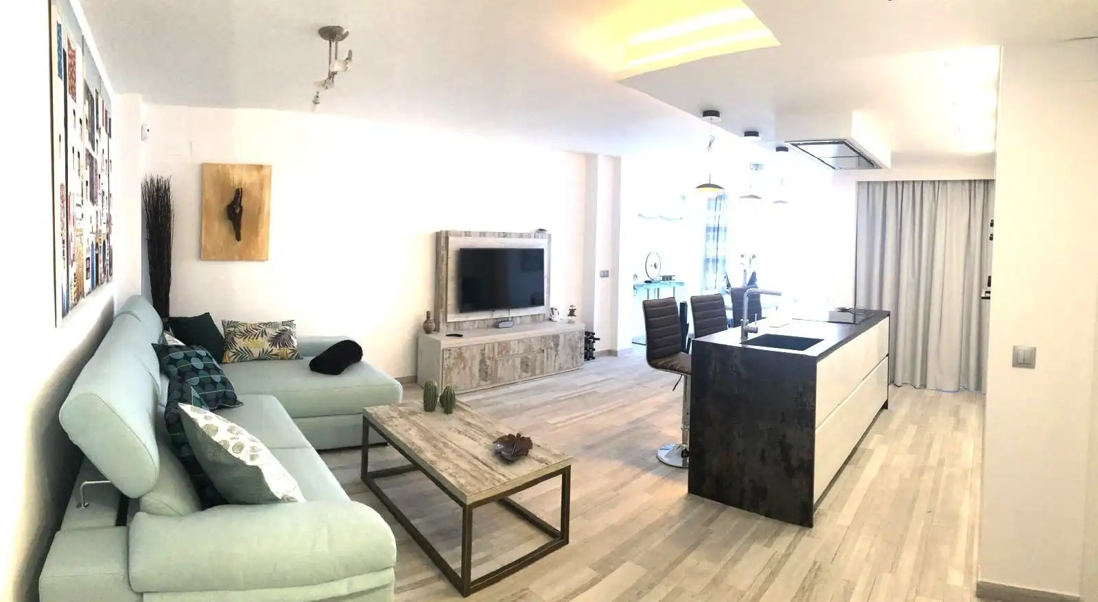 Sala d'estar de Apartament en venda en Marbella amb Aire condicionat, Terrassa i Piscina