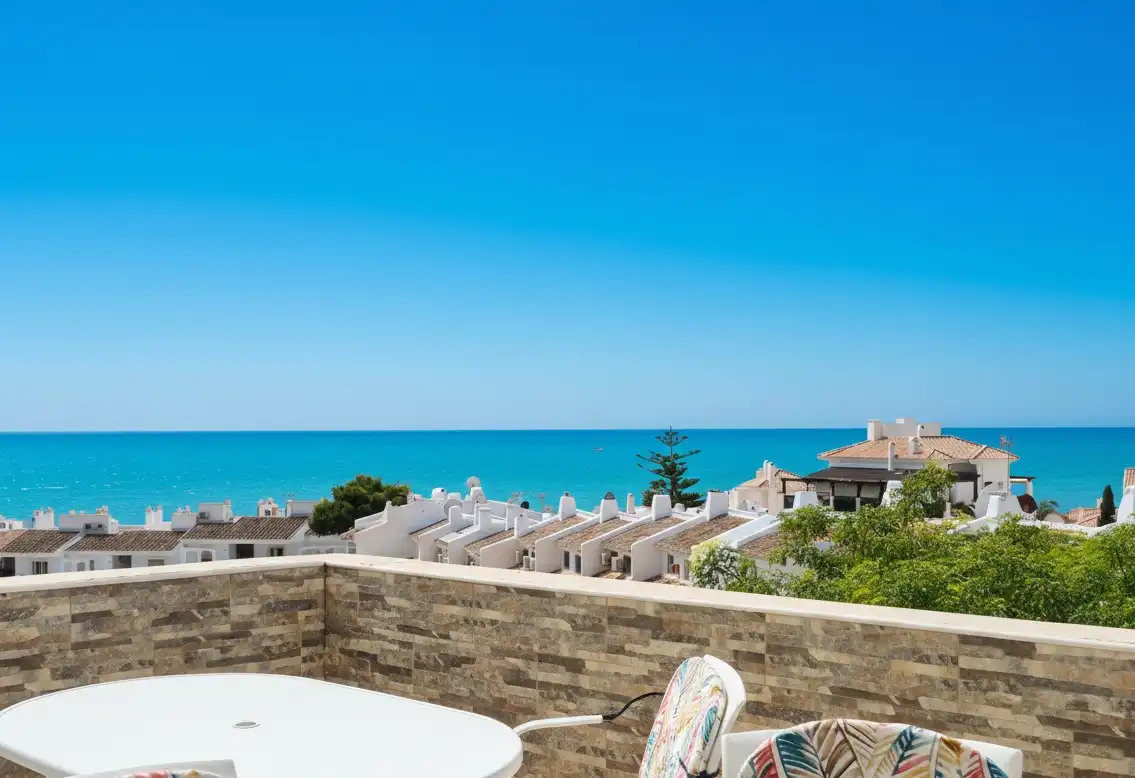 Terrasse von Dachboden zur Miete in Mijas mit Klimaanlage, Heizung und Privatgarten