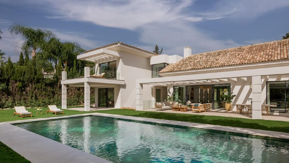 Garden of House or chalet for sale in Estepona  with Air Conditioner, Terrace and Swimming Pool