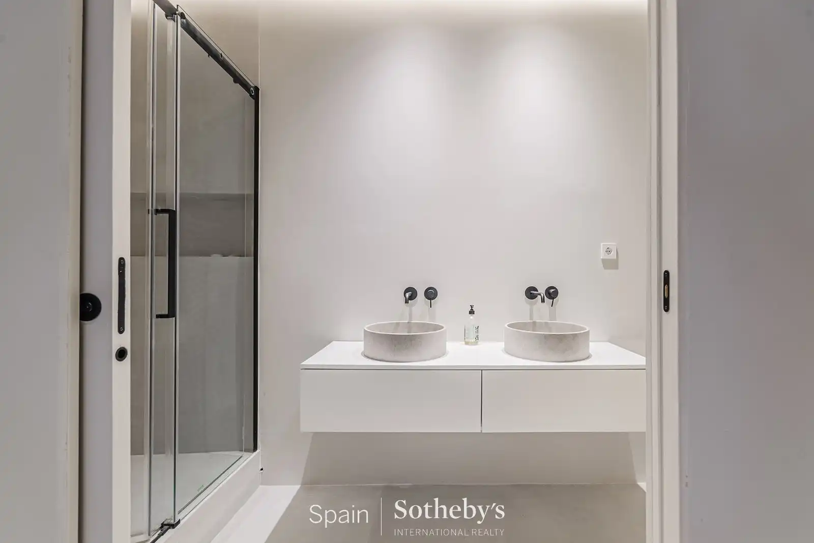 Bany de Apartament en venda en Barcelona amb Aire condicionat i Calefacció