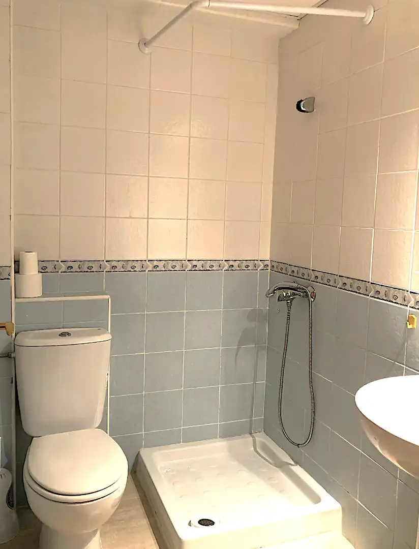 Baño de Apartamento de alquiler en Cuevas del Almanzora con Aire acondicionado, Terraza y Piscina