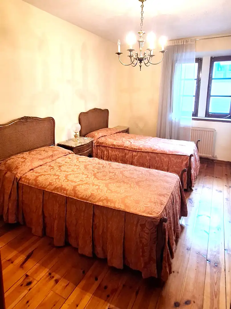 Bedroom of Houses for sale in Aguilar de Campoo  with Balcony