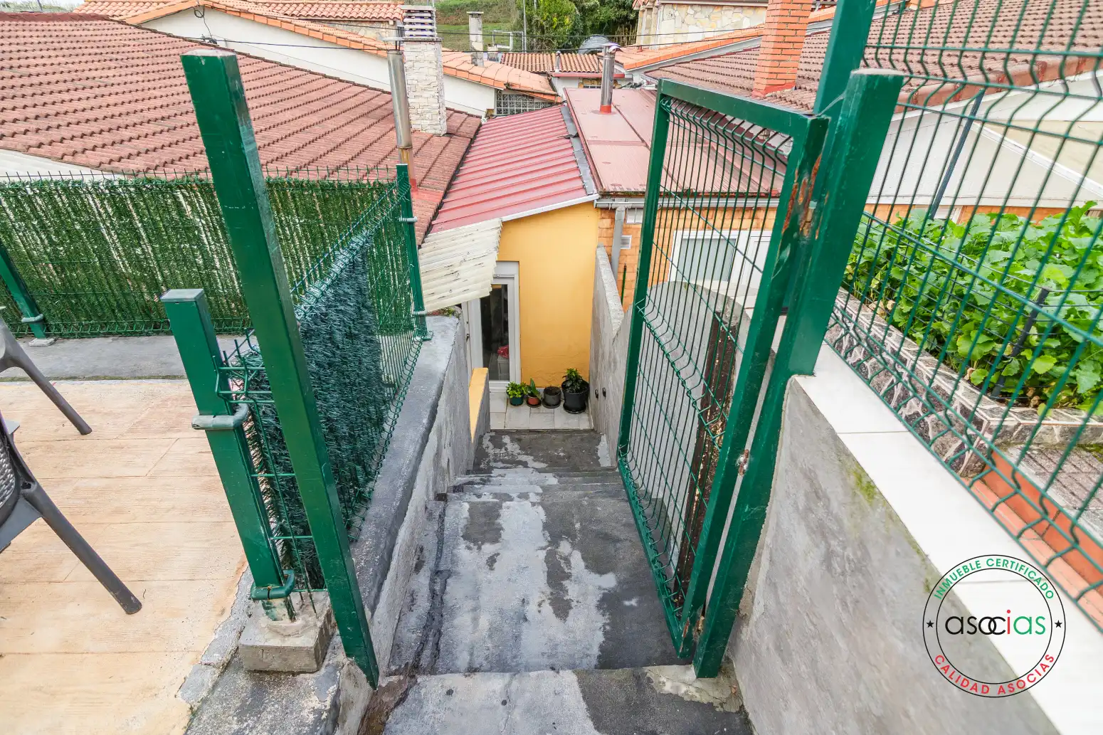 Vista exterior de Casa adosada en venta en Gijón  con Calefacción, Jardín privado y Parquet