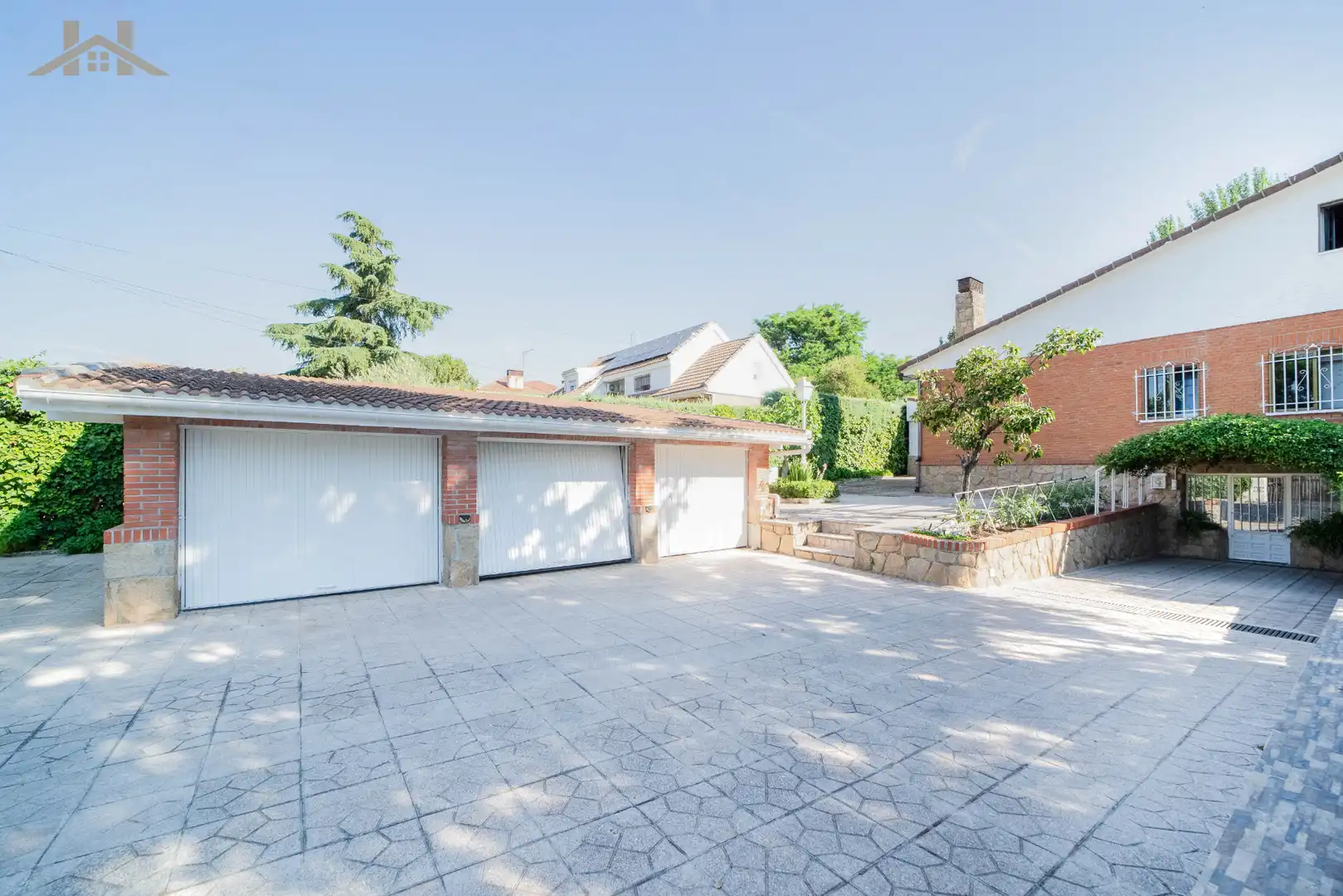 Exterior view of Houses for sale in Villaviciosa de Odón  with Heating, Private garden and Terrace