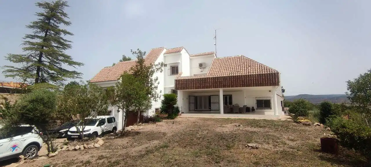 Local comercial en venda a Ayora