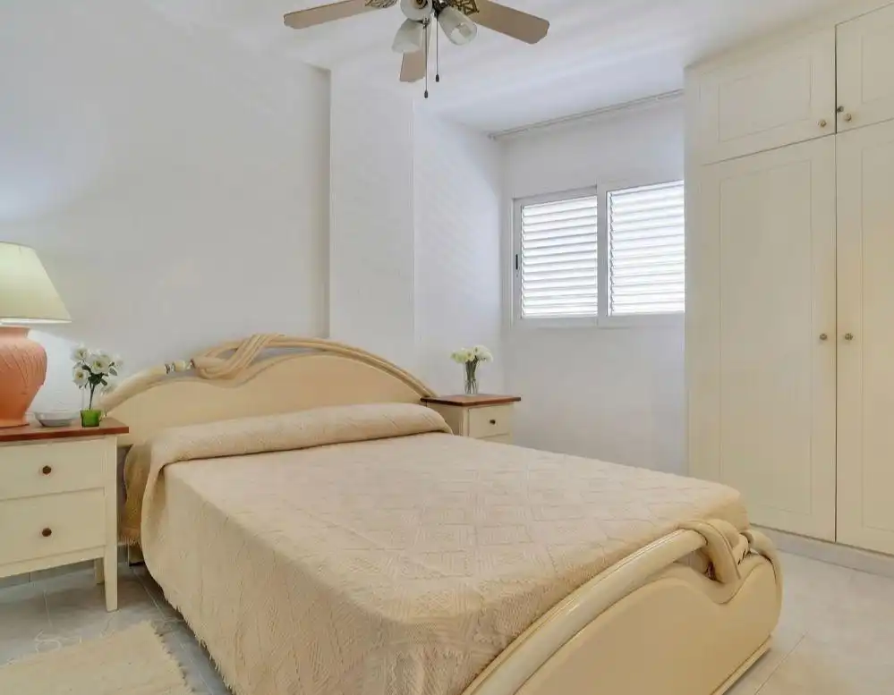 Habitación de Apartamento en venta en Adeje con Amueblado, Balcón y Piscina comunitaria