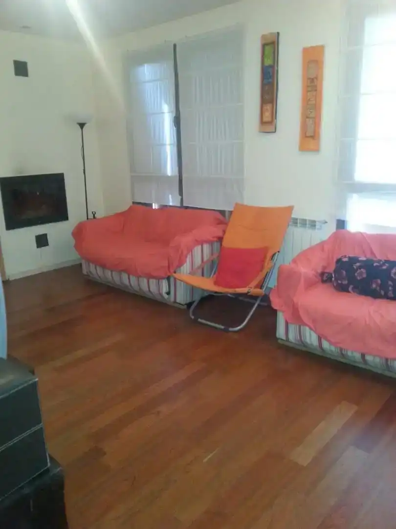 Sala de estar de Dúplex en venta en Biescas con Parquet, Trastero y Piscina