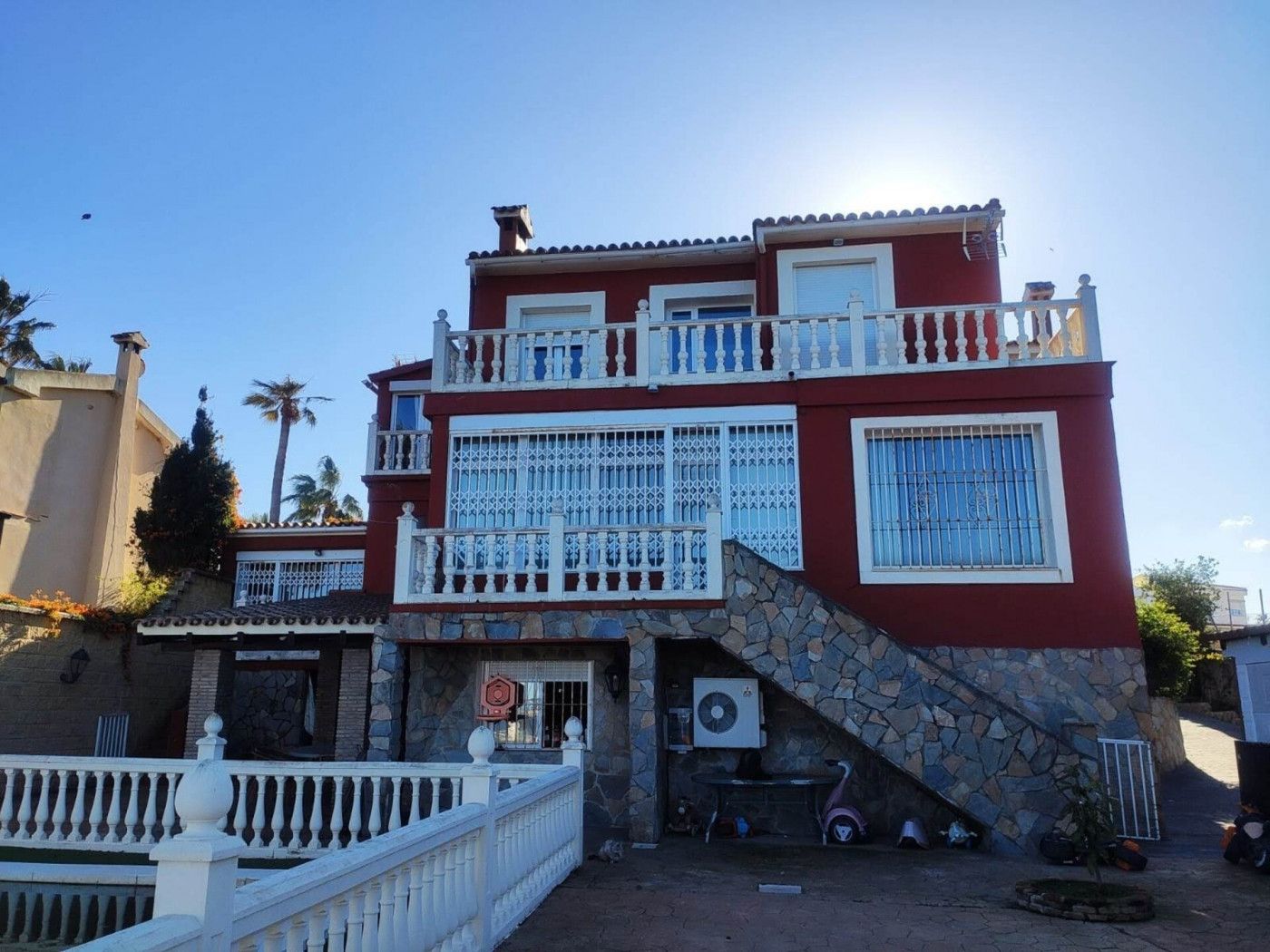 Vista exterior de Casa o xalet en venda en Algeciras amb Terrassa