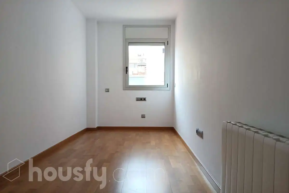 Bedroom of Flat for rent in Barcelona  with Air Conditioner, Heating and Parquet flooring