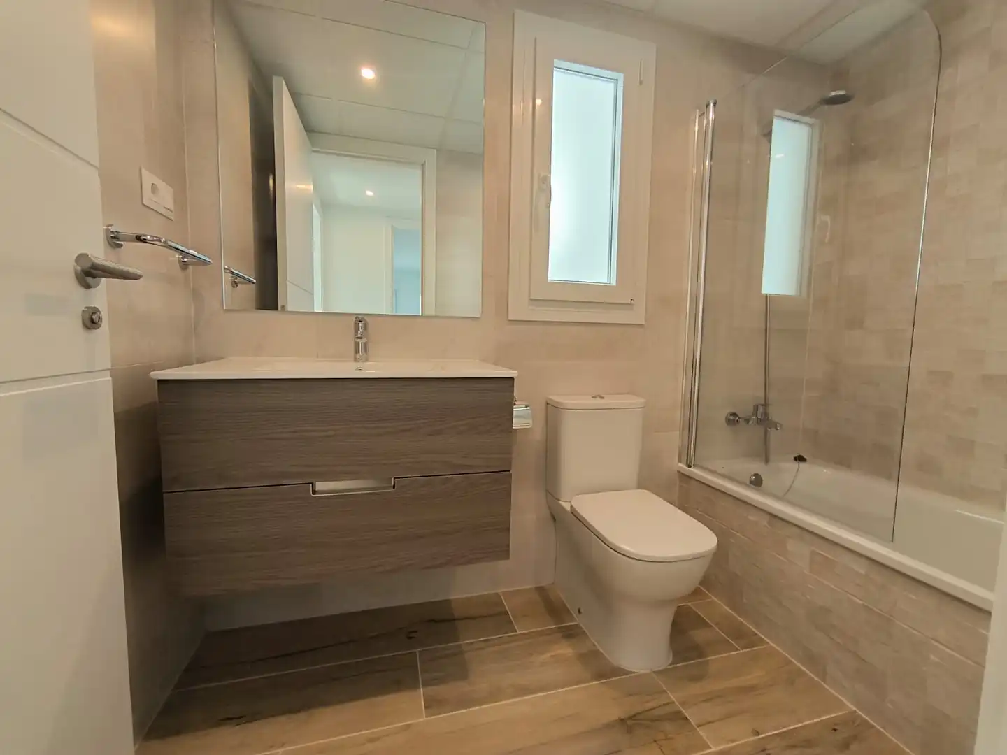 Bany de Apartament de lloguer en Marbella amb Aire condicionat, Terrassa i Traster