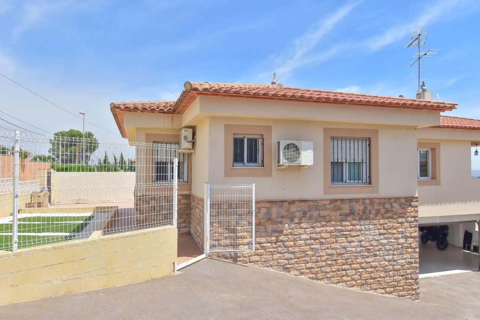 Exterior view of Houses for sale in Catadau  with Air Conditioner, Heating and Terrace