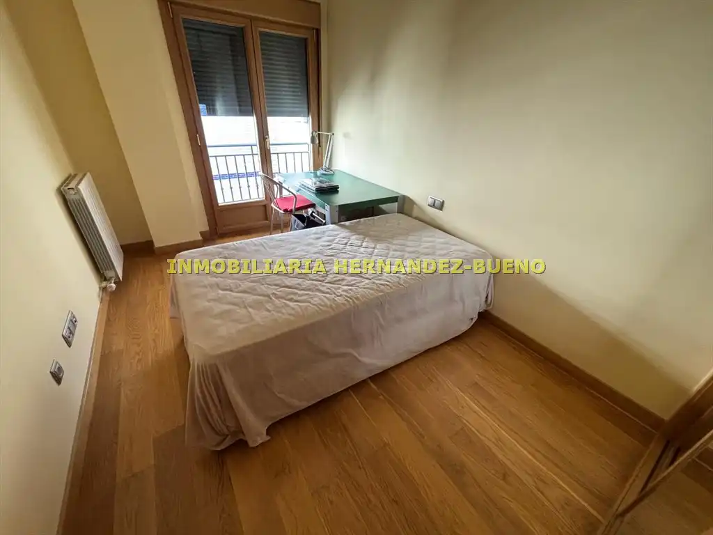 Bedroom of Flat for sale in Salamanca  with Air Conditioner and Heating